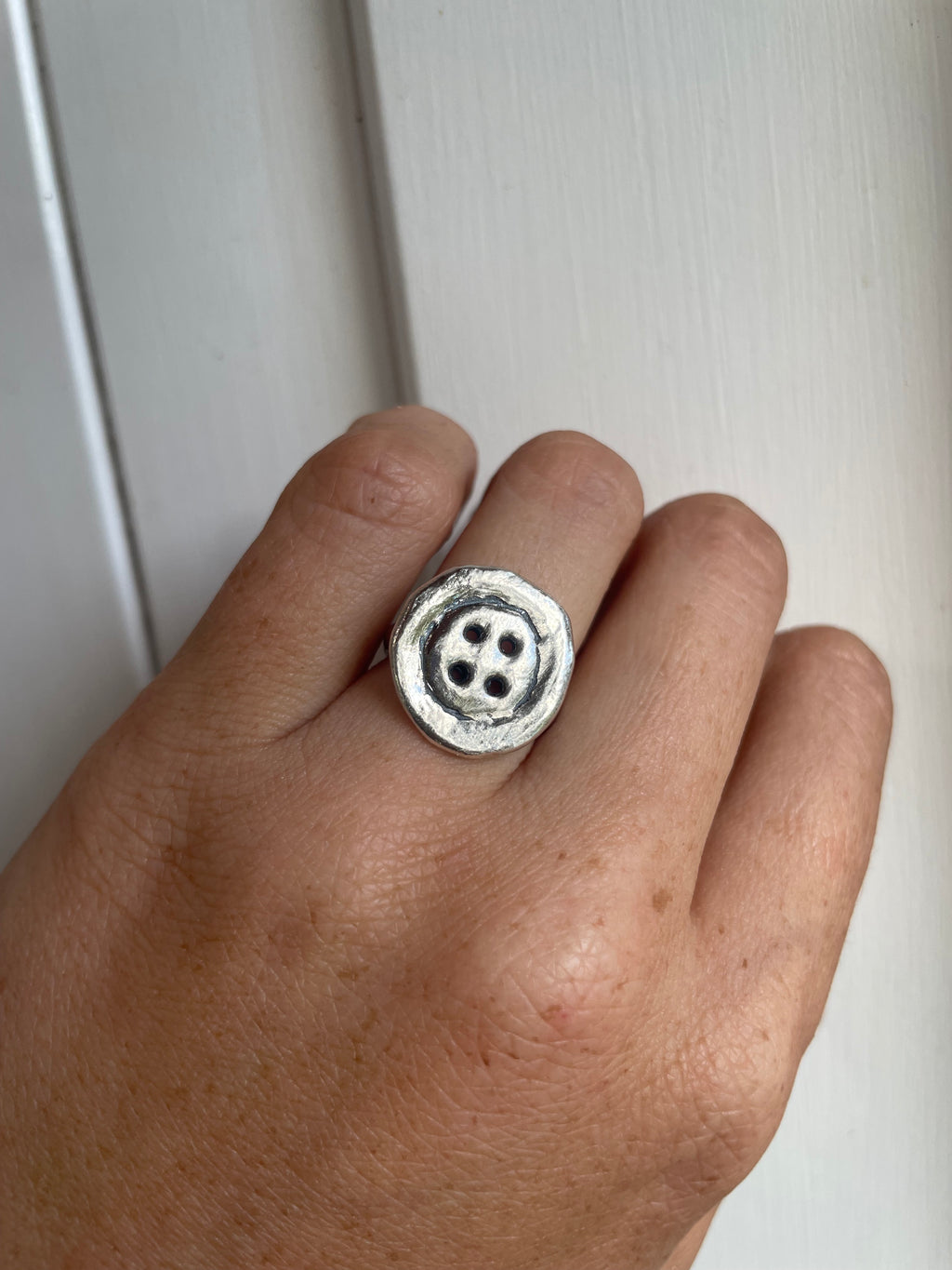 LILY’S RING size J/ 4 1/2