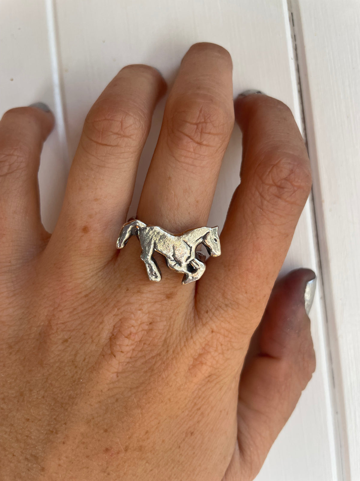RUNNING HORSE size 9/R 1/2