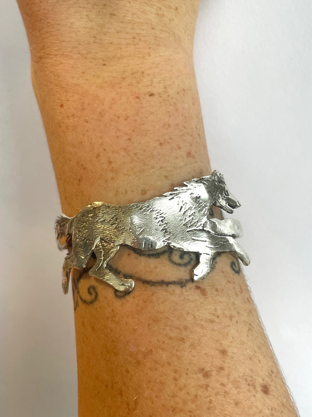 WOLF cuff: adjustable